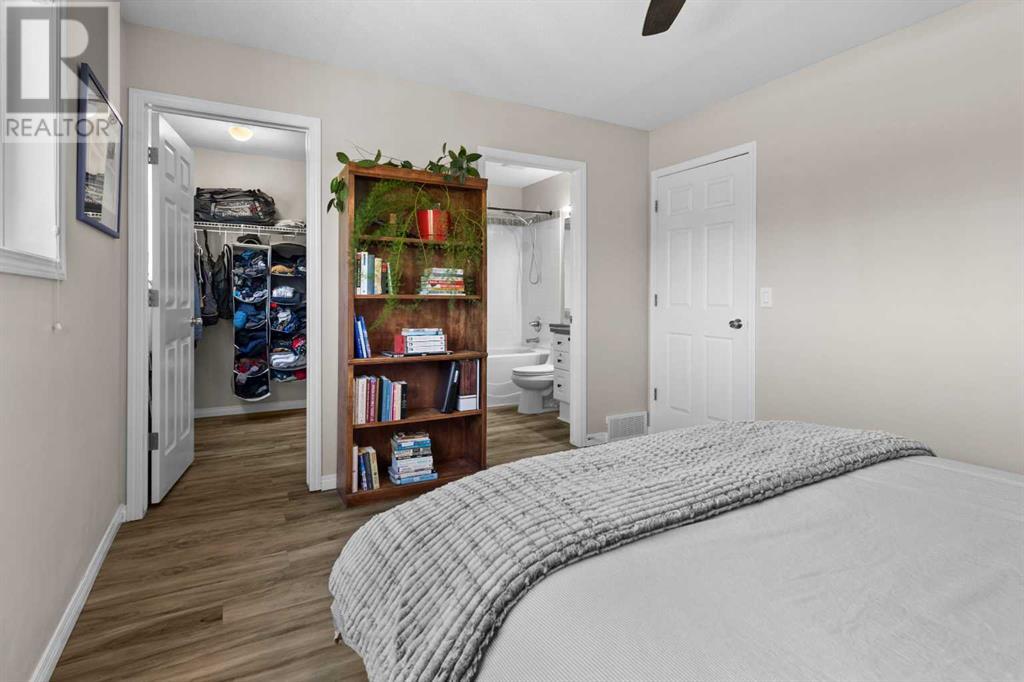 Single Family House for Sale in  Simcoe Place SW Signal Hill Calgary 