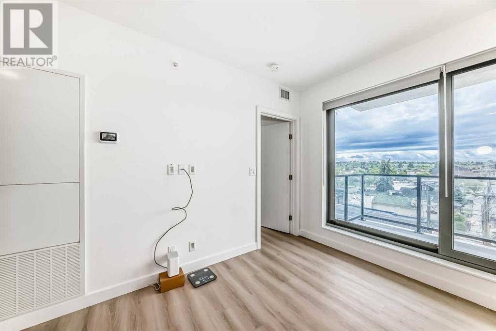 Single Family House for Sale in    Street NE Crescent Heights Calgary 