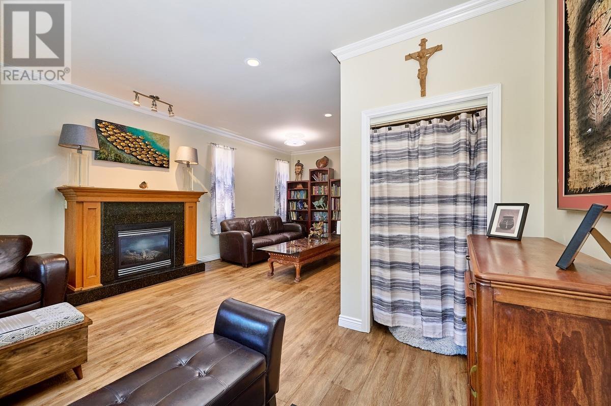 Photo 4 of 562 W Keith Road, North Vancouver BC