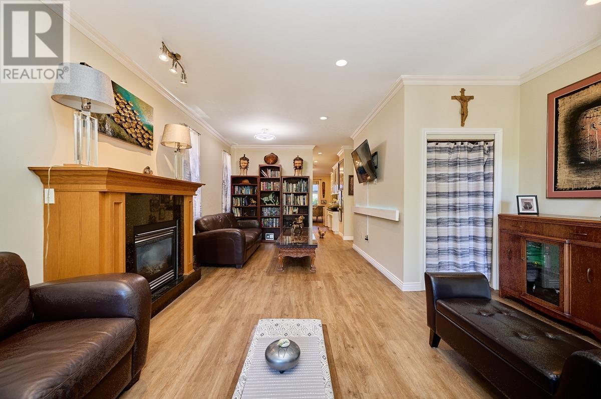 Photo 7 of 562 W Keith Road, North Vancouver BC