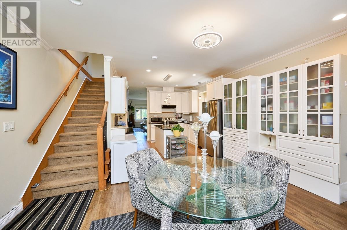 Photo 11 of 562 W Keith Road, North Vancouver BC