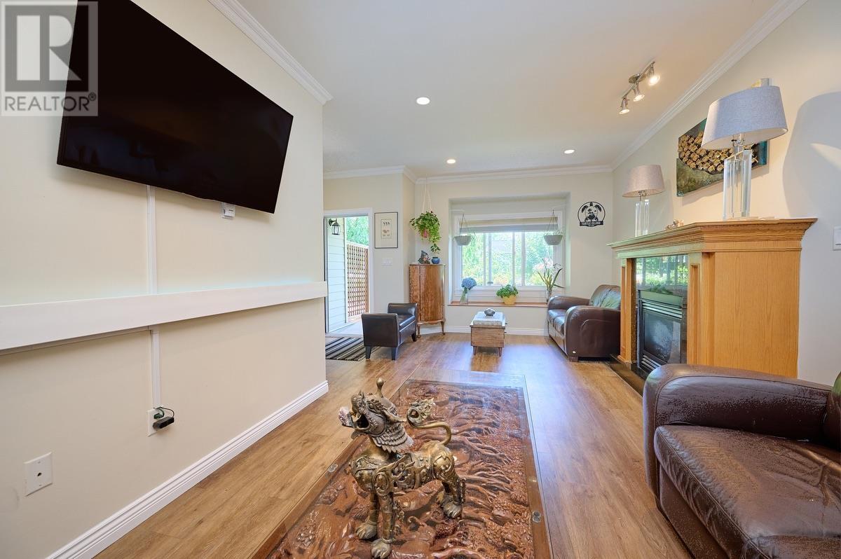 Photo 9 of 562 W Keith Road, North Vancouver BC