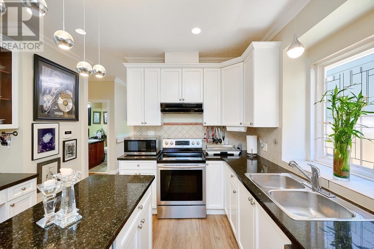 Photo 13 of 562 W Keith Road, North Vancouver BC
