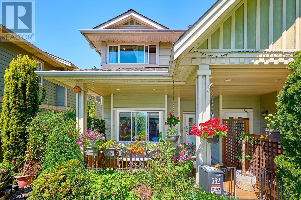 Photo 2 of 562 W Keith Road, North Vancouver BC