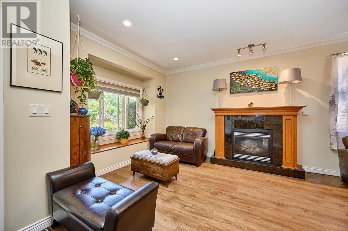 Photo 5 of 562 W Keith Road, North Vancouver BC