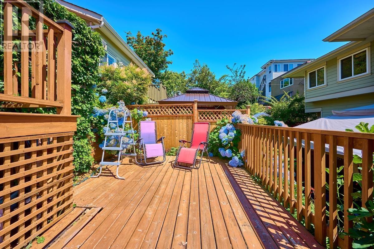 Photo 25 of 562 W Keith Road, North Vancouver BC