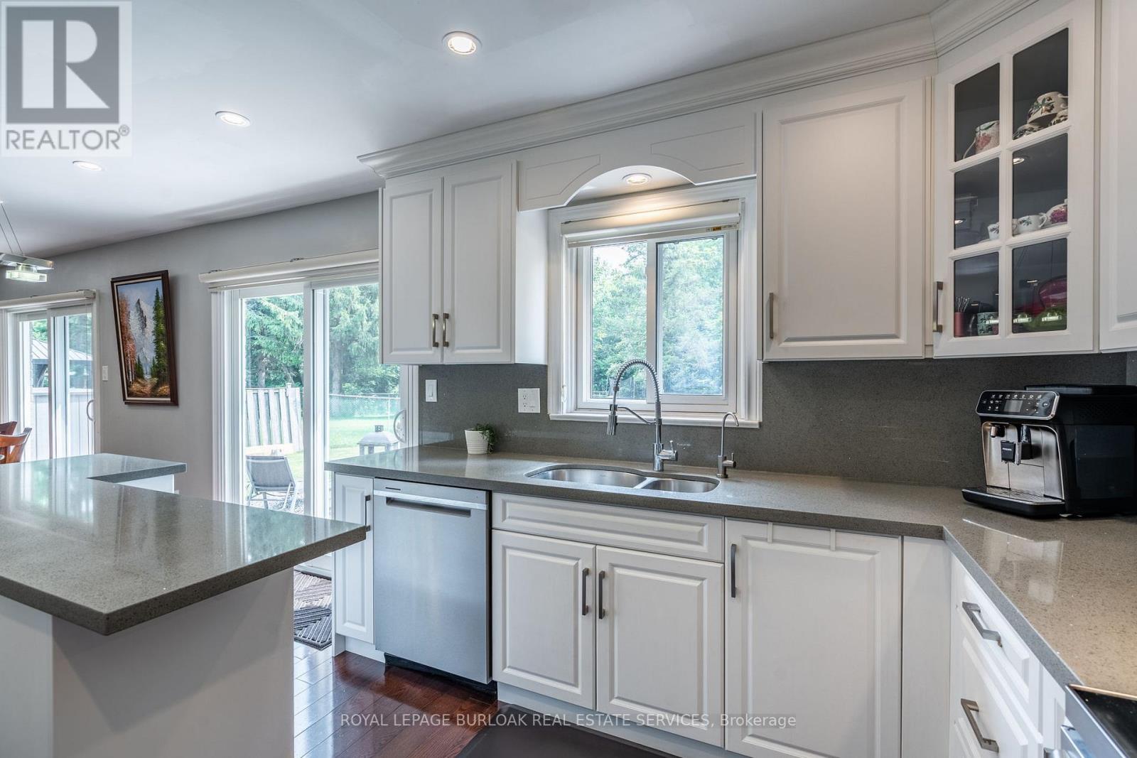 Photo 19 of 2445 Cavendish Drive, Burlington ON