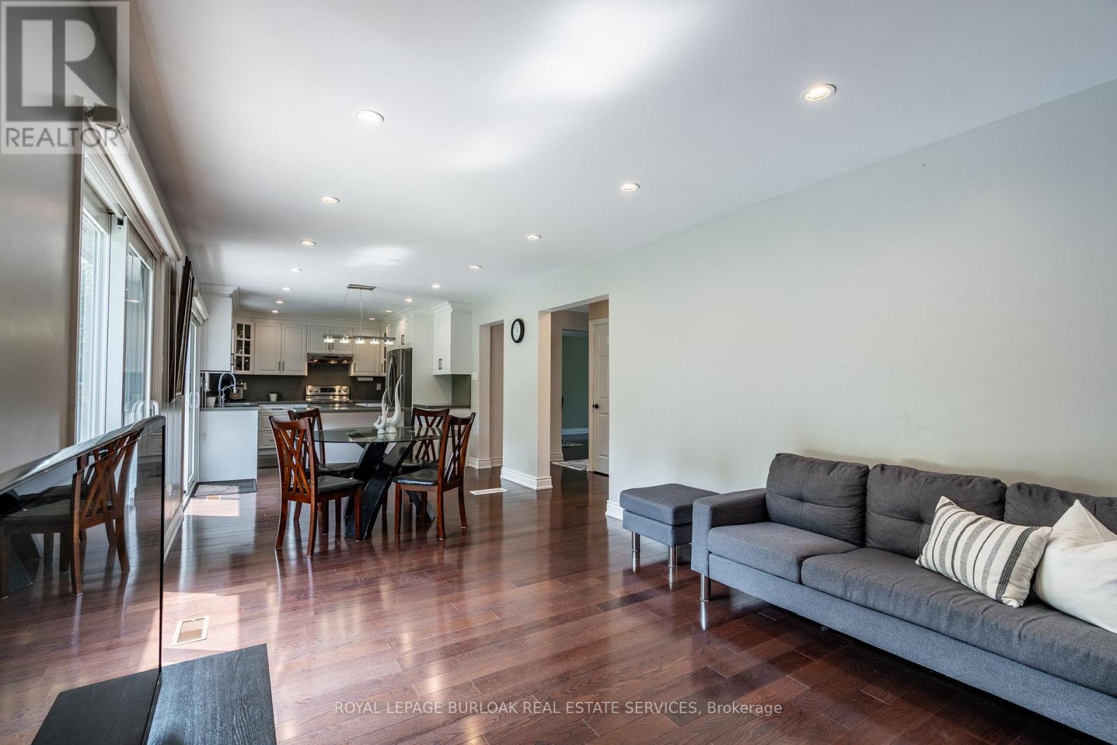 Photo 20 of 2445 Cavendish Drive, Burlington ON