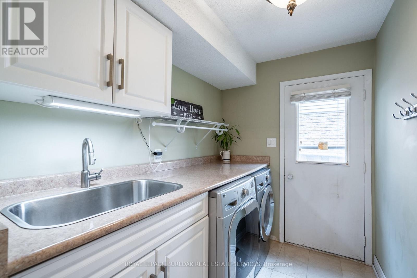 Photo 2 of 2445 Cavendish Drive, Burlington ON