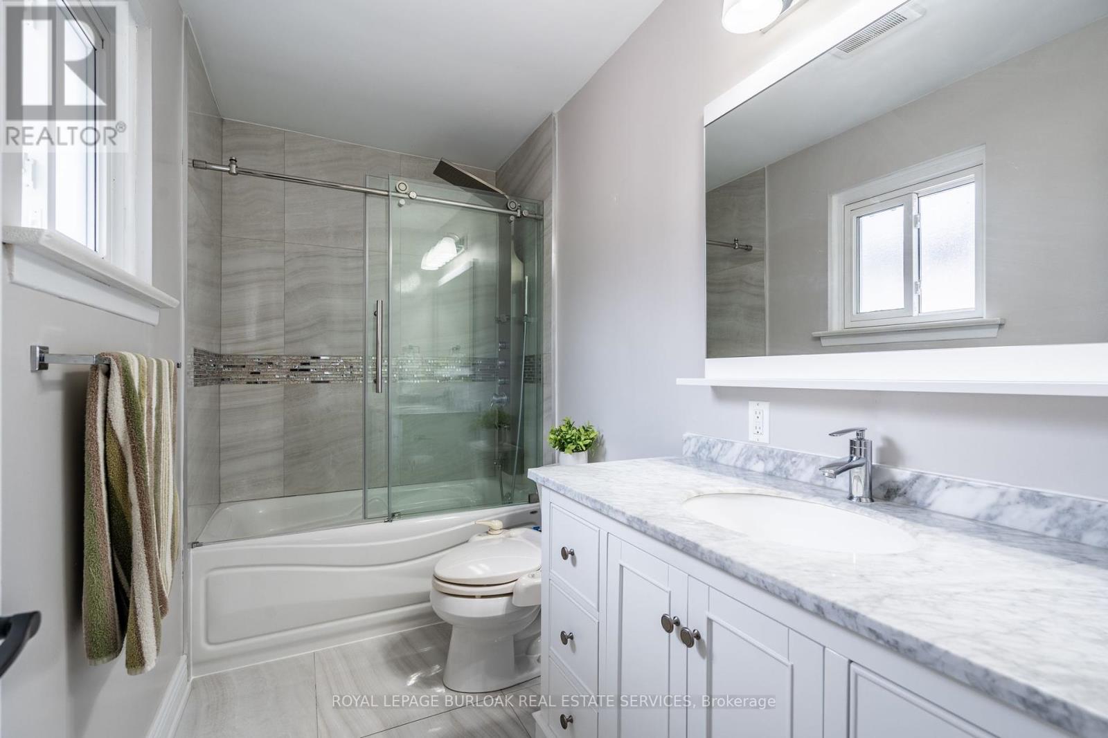 Photo 31 of 2445 Cavendish Drive, Burlington ON