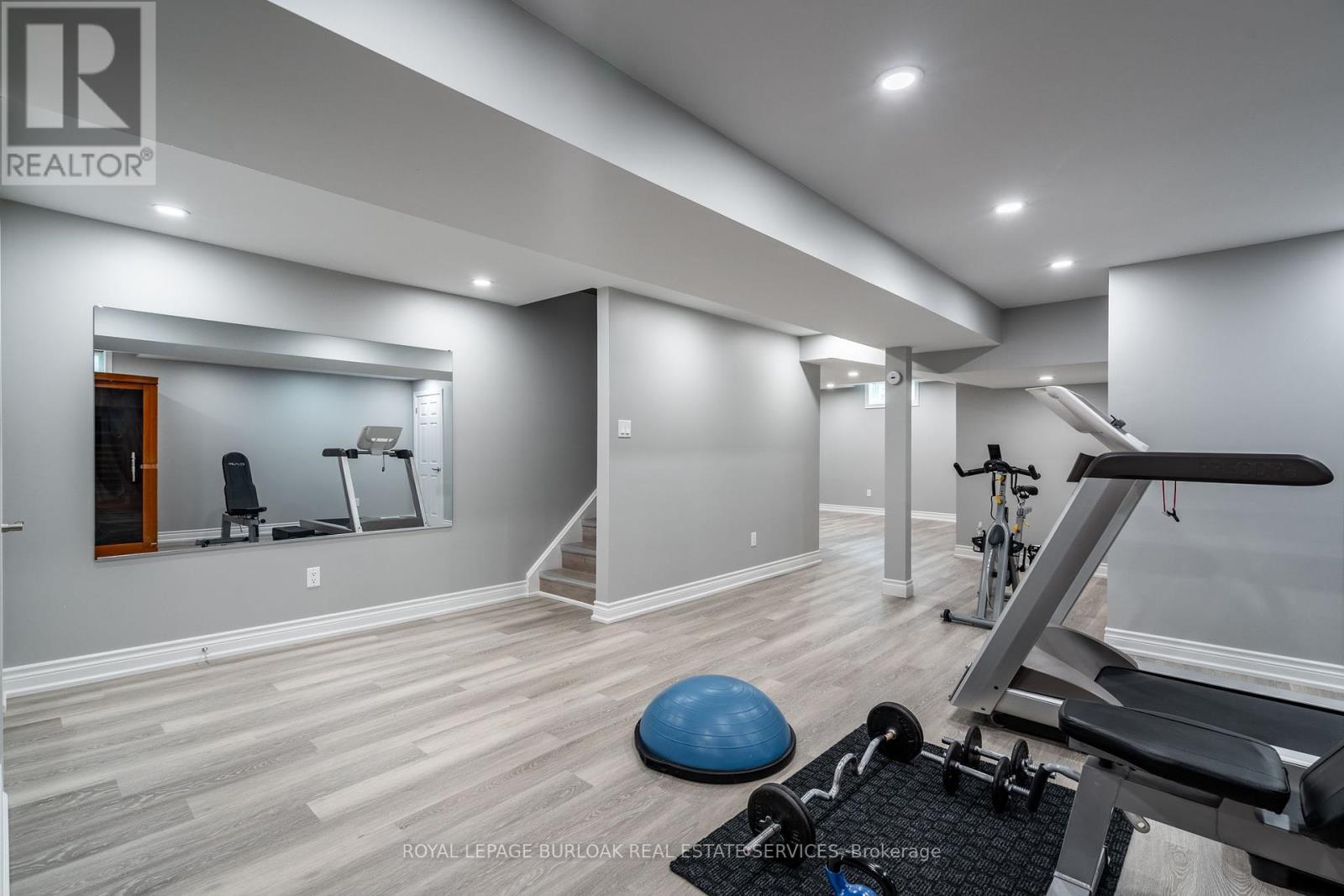 Photo 12 of 2445 Cavendish Drive, Burlington ON
