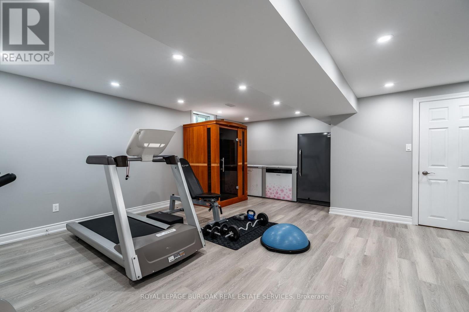 Photo 16 of 2445 Cavendish Drive, Burlington ON
