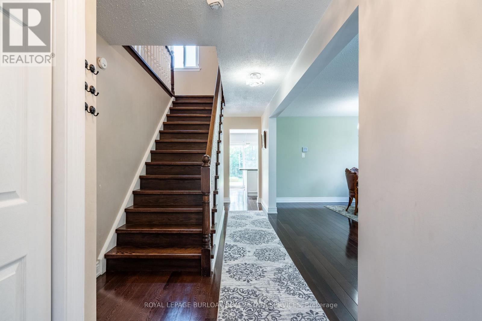 Photo 10 of 2445 Cavendish Drive, Burlington ON