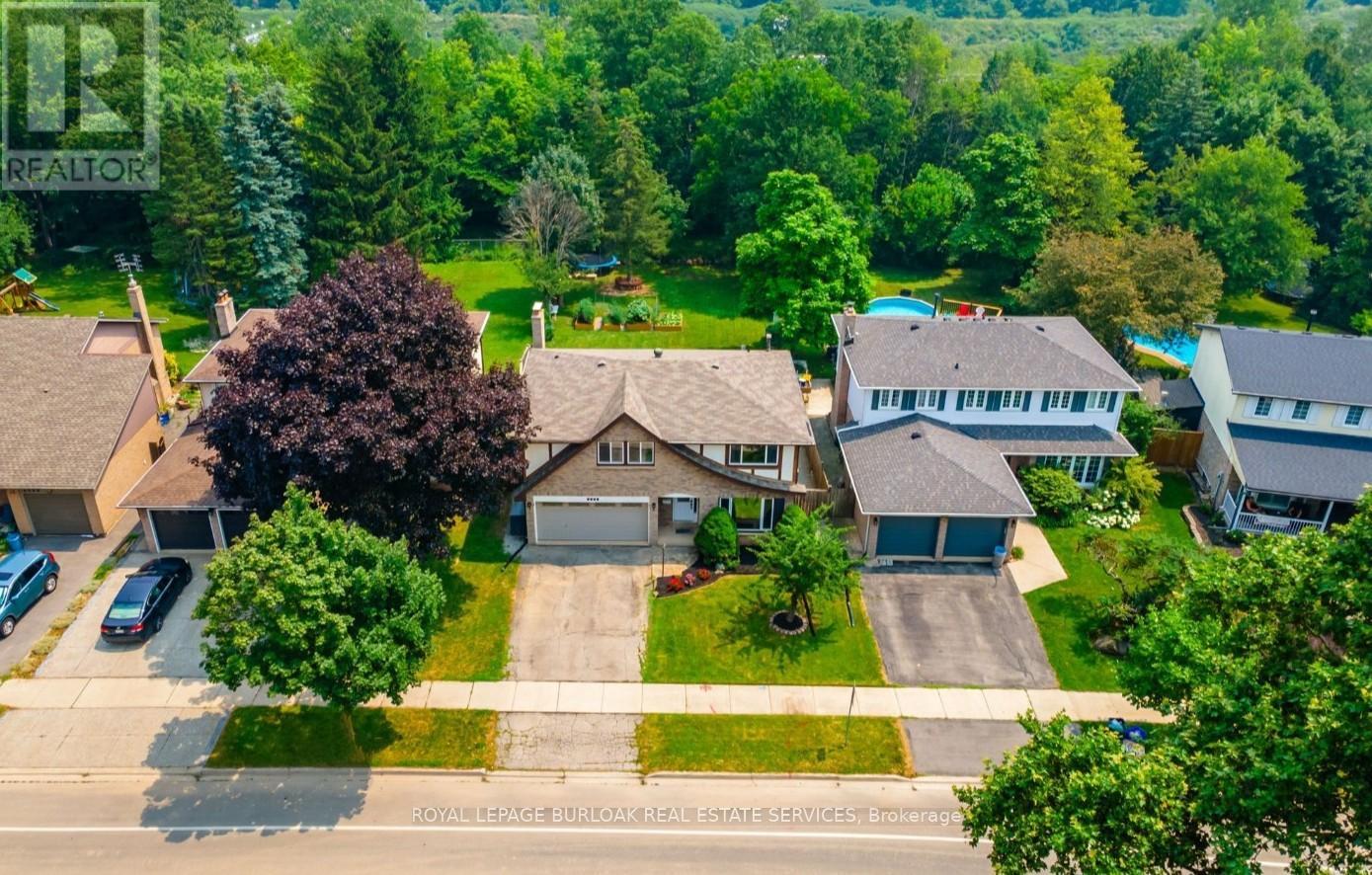 Photo 33 of 2445 Cavendish Drive, Burlington ON
