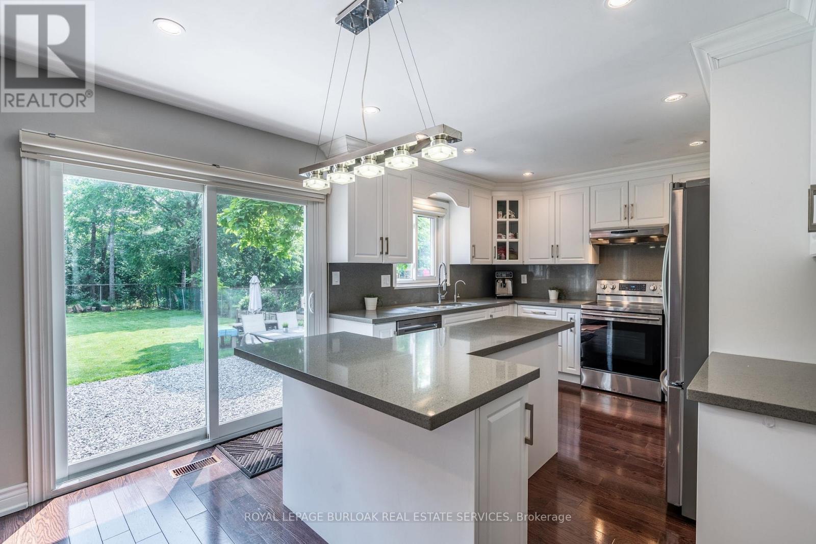Photo 15 of 2445 Cavendish Drive, Burlington ON