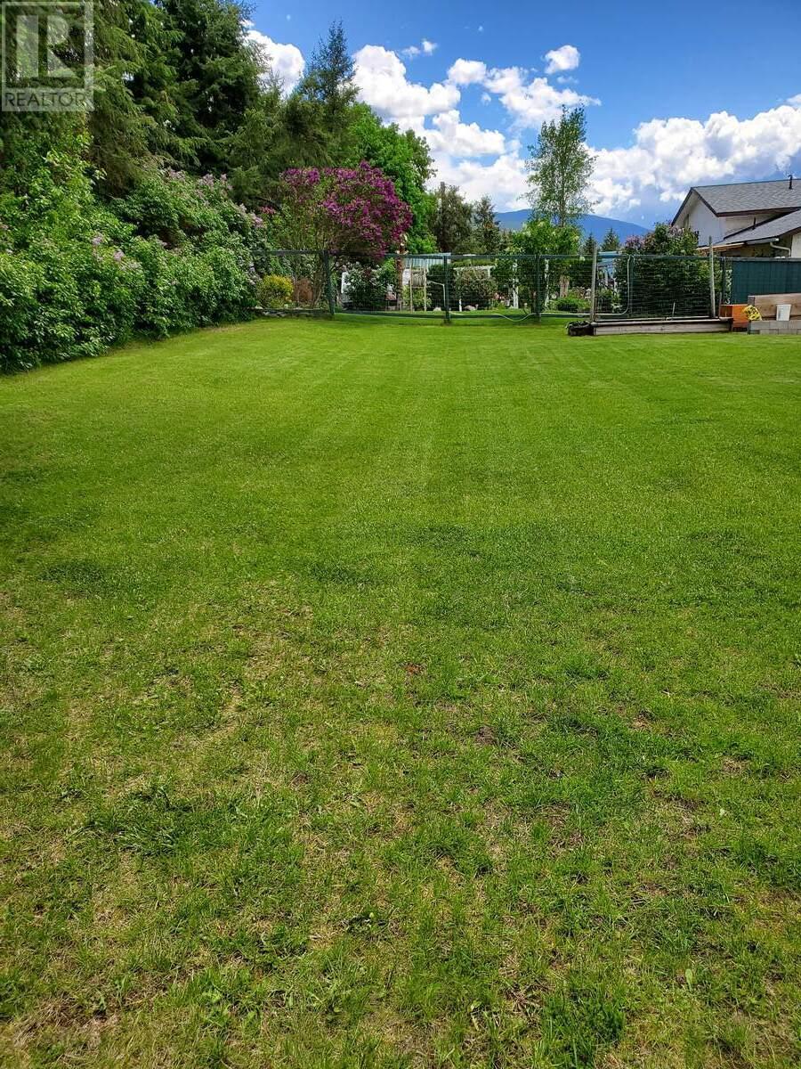 868 NORTH KIMBERLEY Avenue, Greenwood