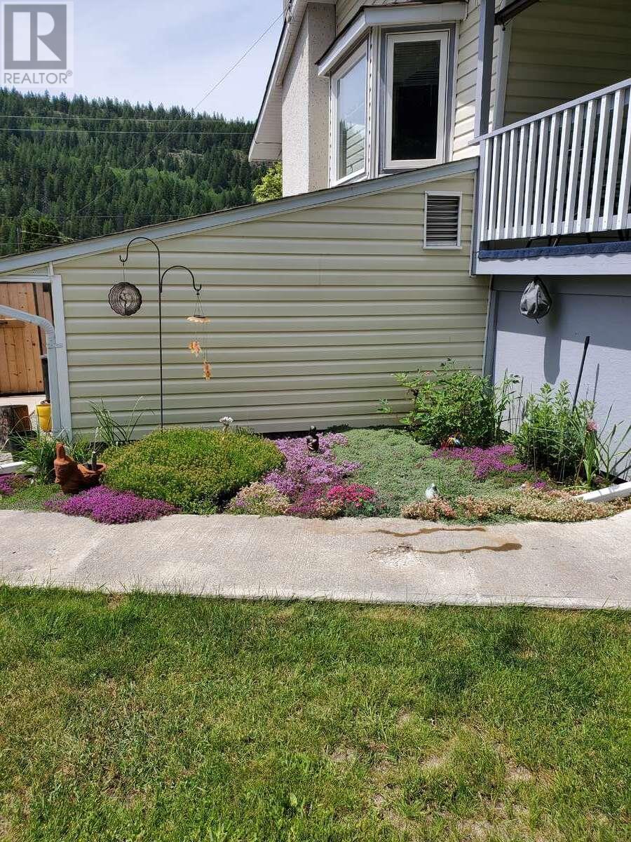 868 NORTH KIMBERLEY Avenue, Greenwood