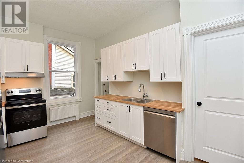 Photo 10 of 66 Erie Avenue, Hamilton ON