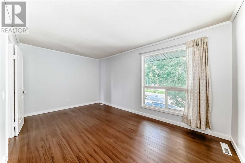Single Family House for Sale in    Street NW Thorncliffe Calgary 
