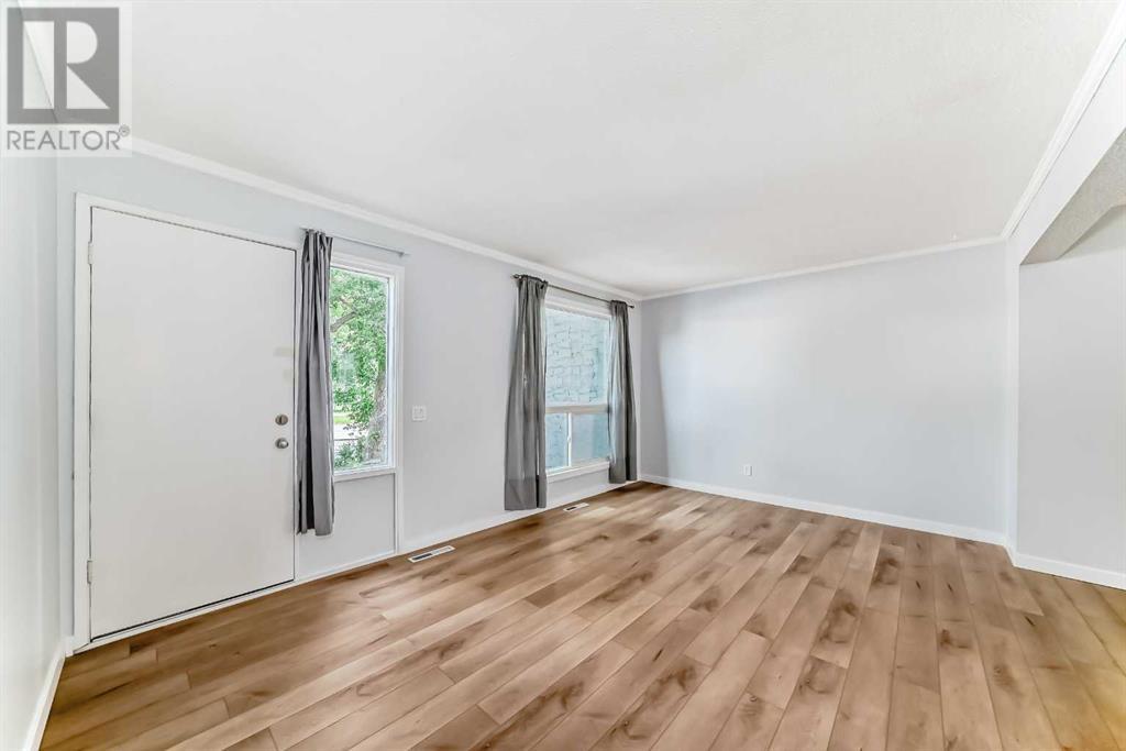 Single Family House for Sale in    Street NW Thorncliffe Calgary 
