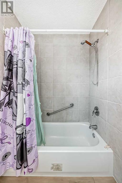 Single Family House for Sale in    Street NW Thorncliffe Calgary 
