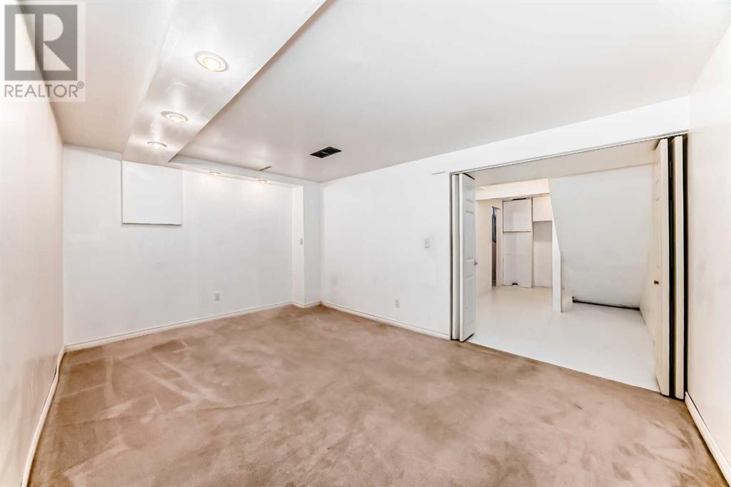Single Family House for Sale in    Street NW Thorncliffe Calgary 