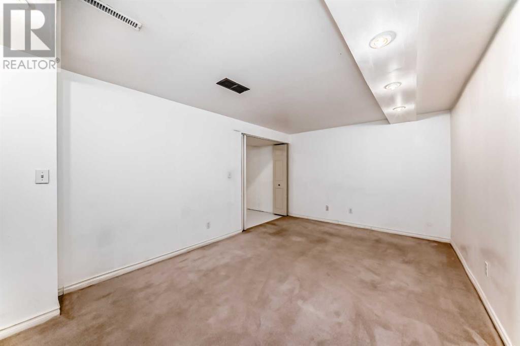 Single Family House for Sale in    Street NW Thorncliffe Calgary 