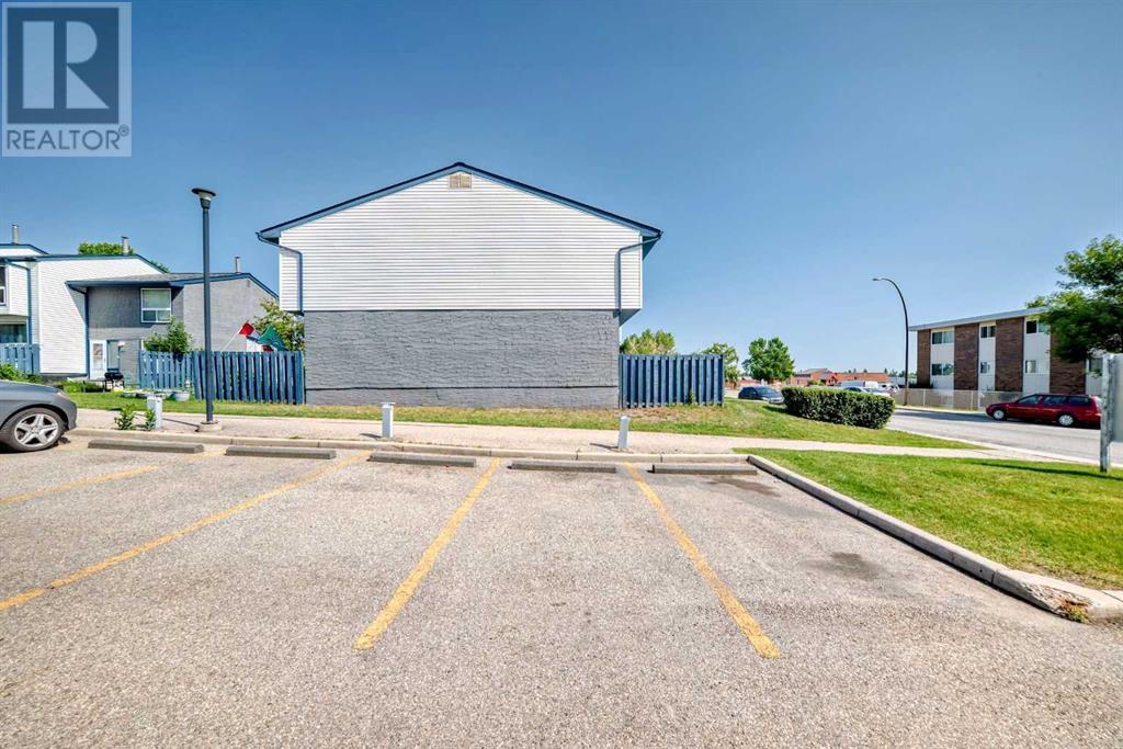 Single Family House for Sale in    Street NW Thorncliffe Calgary 