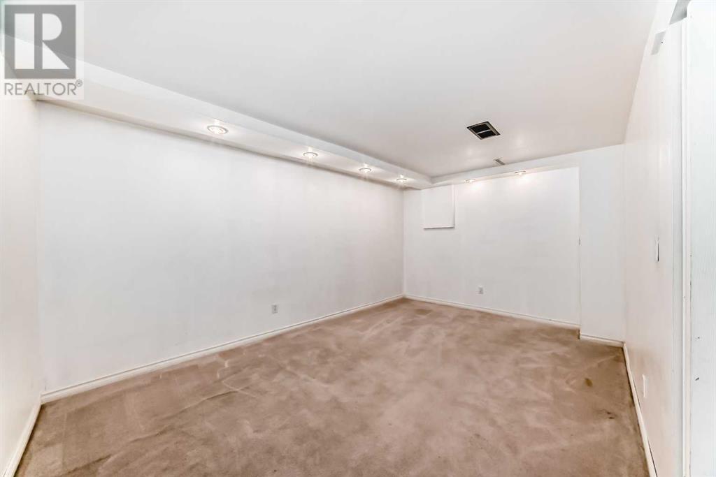 Single Family House for Sale in    Street NW Thorncliffe Calgary 