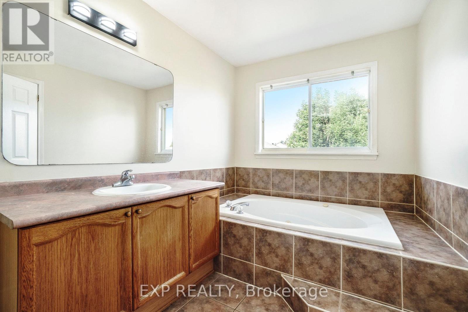 Photo 2 of 77 Palmadeo Drive, Ottawa ON