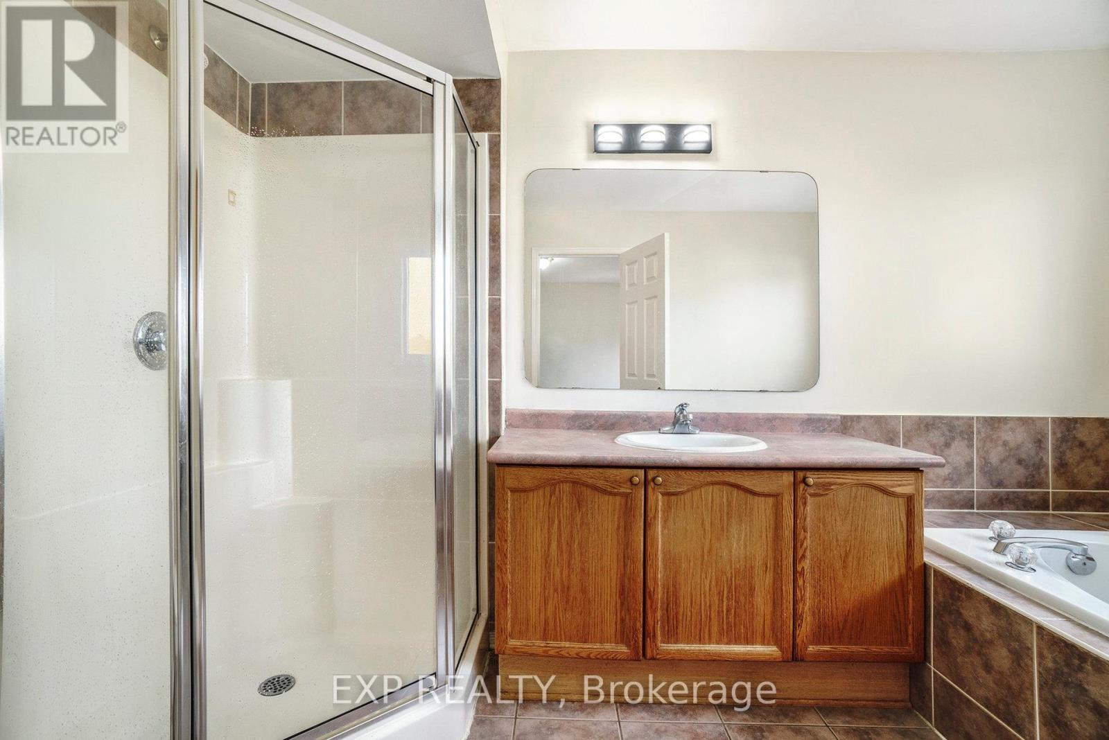 Photo 10 of 77 Palmadeo Drive, Ottawa ON