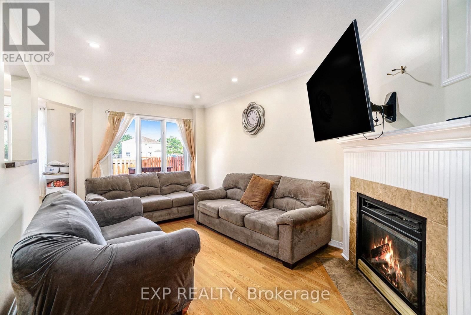 Photo 5 of 77 Palmadeo Drive, Ottawa ON