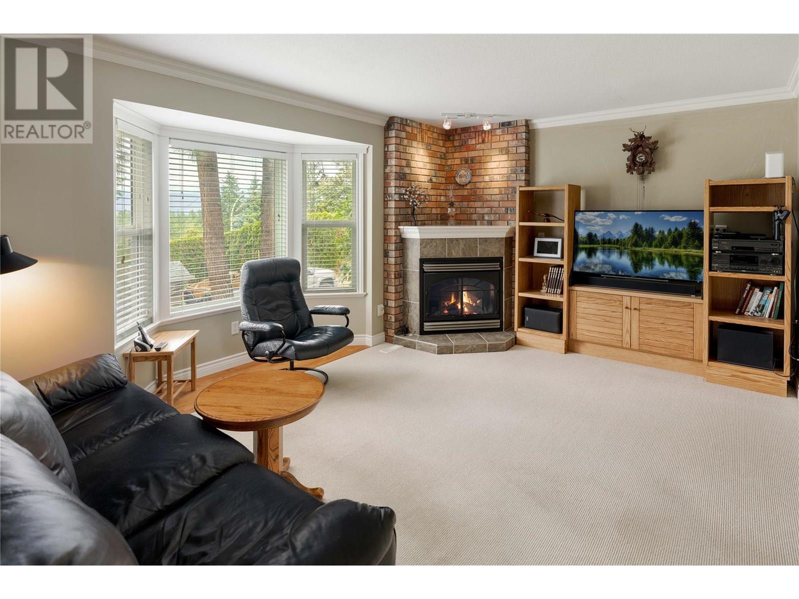 Photo 9 of 3942 Suncrest Court, Kelowna BC