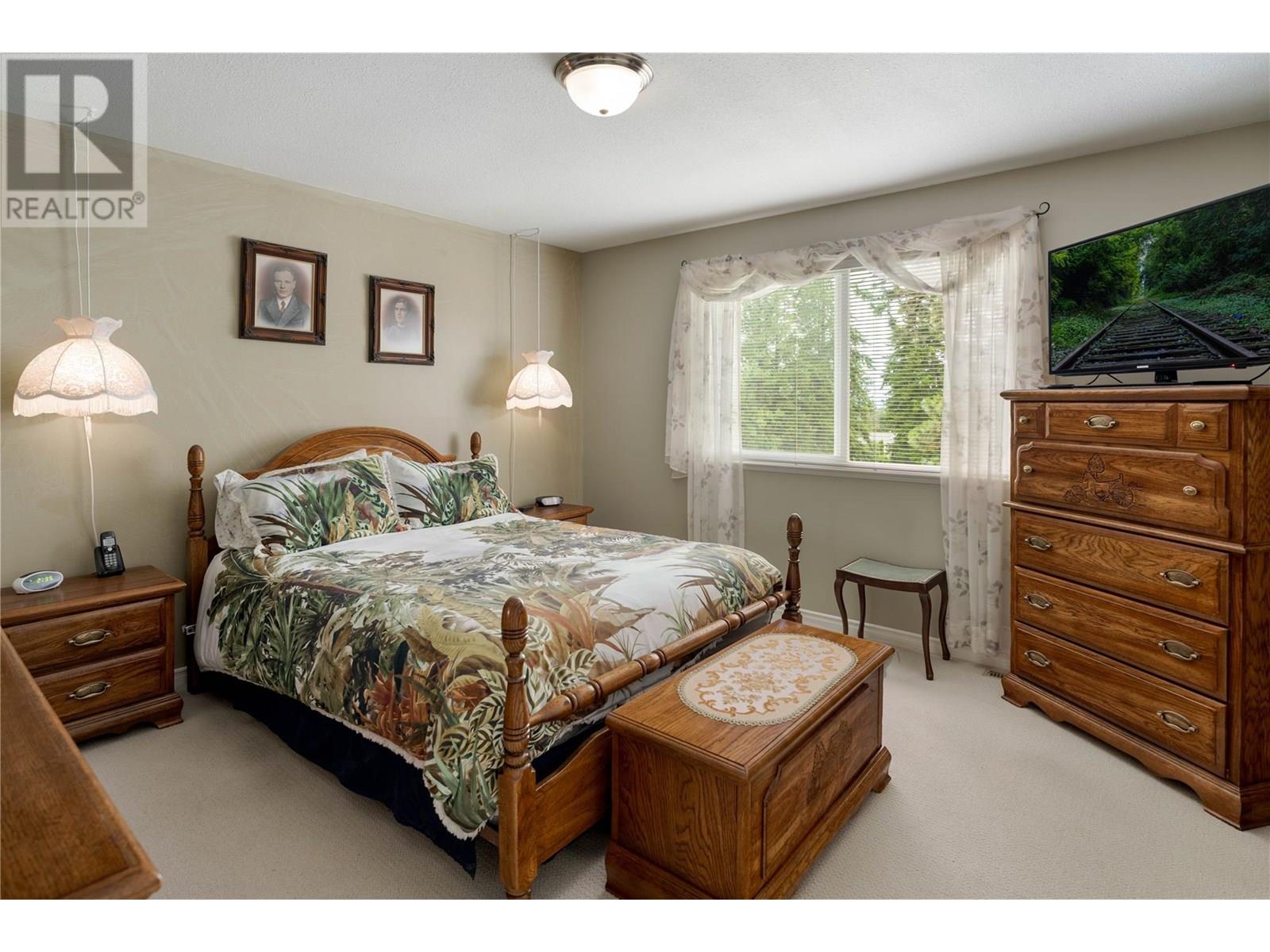 Photo 24 of 3942 Suncrest Court, Kelowna BC