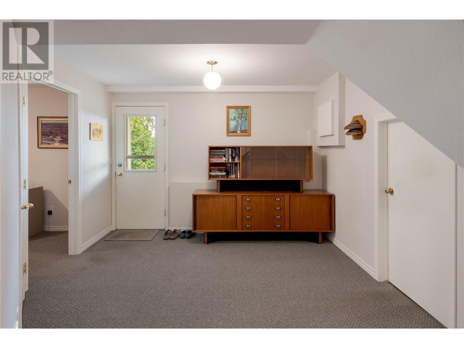 Photo 31 of 3942 Suncrest Court, Kelowna BC