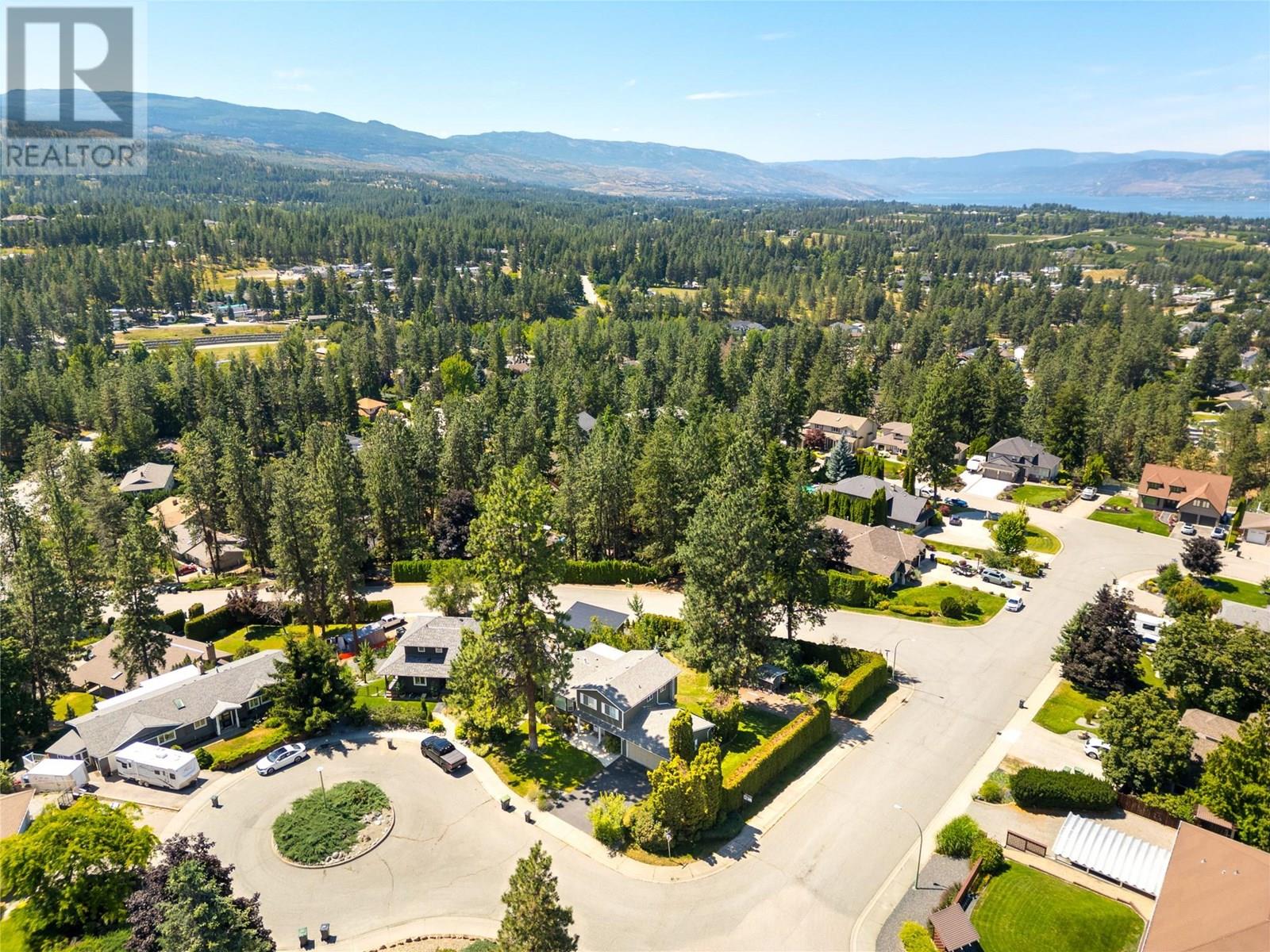 Photo 11 of 3942 Suncrest Court, Kelowna BC