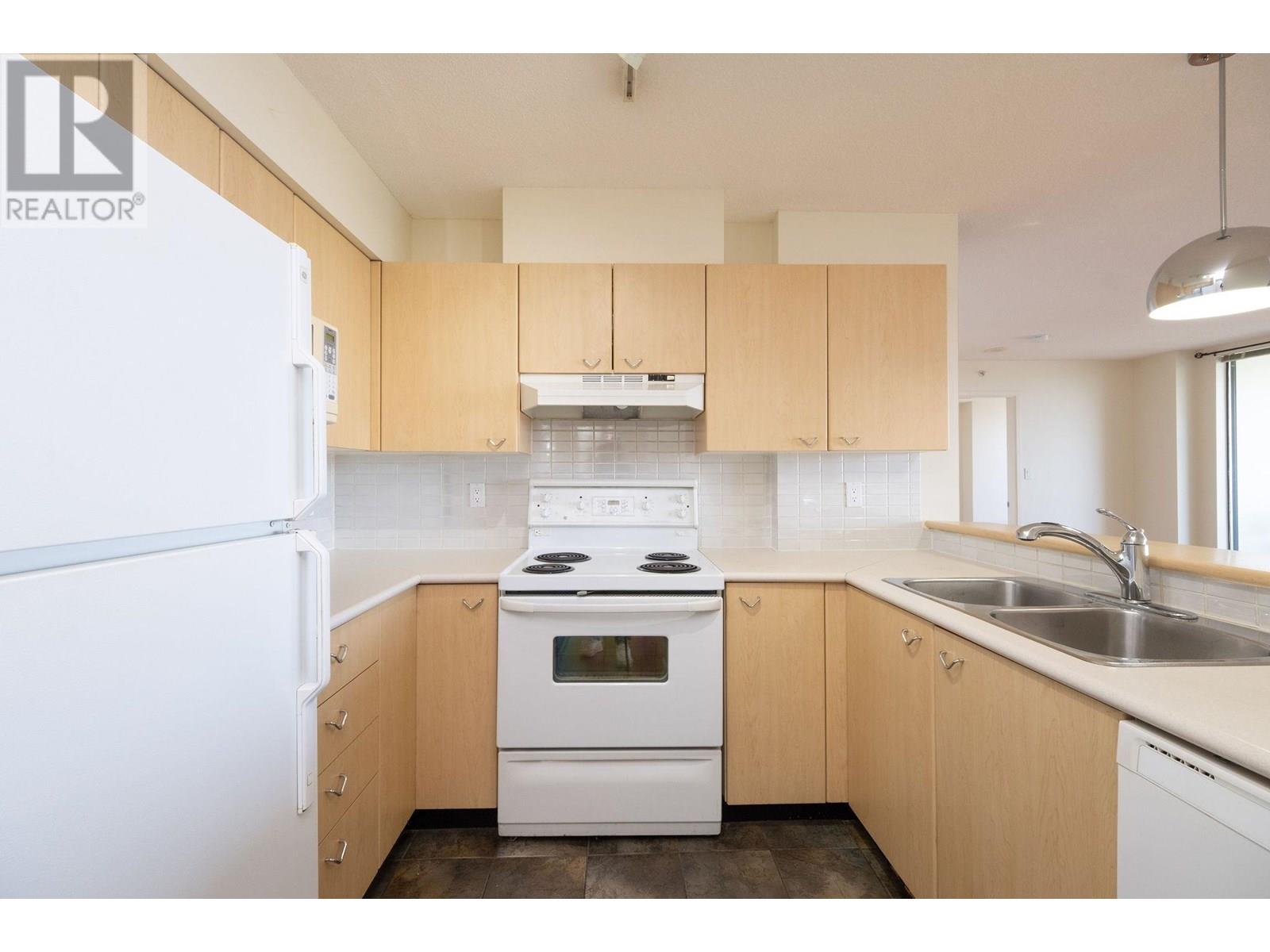 Photo 13 of 1702 8180 Granville Avenue, Richmond BC