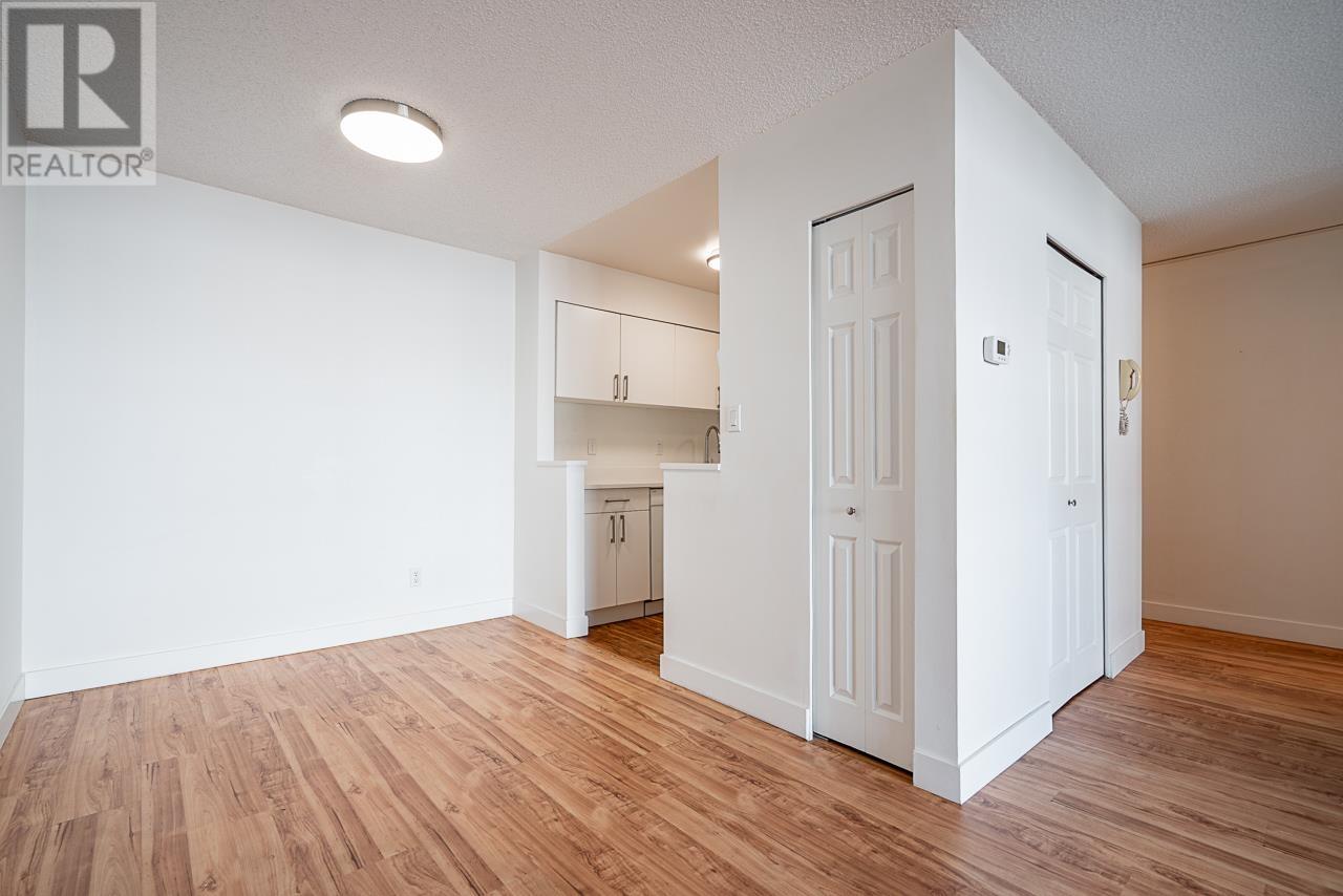Photo 10 of 208 1550 Chesterfield Avenue, North Vancouver BC