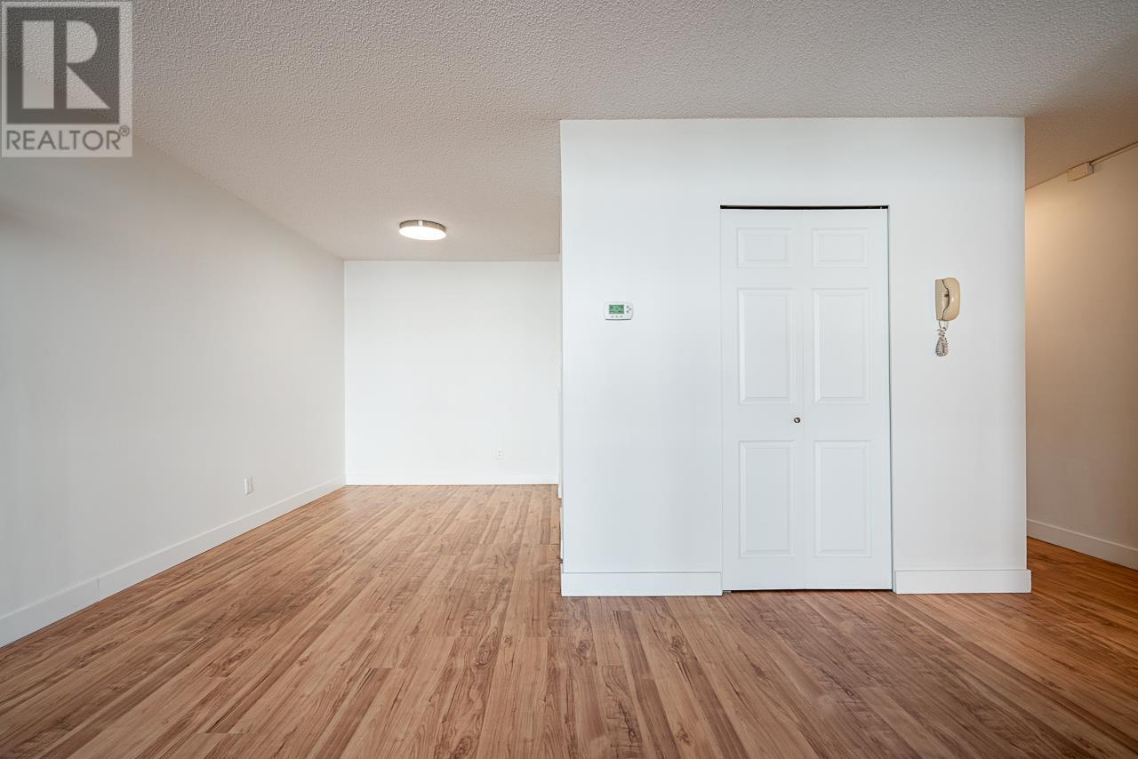 Photo 11 of 208 1550 Chesterfield Avenue, North Vancouver BC