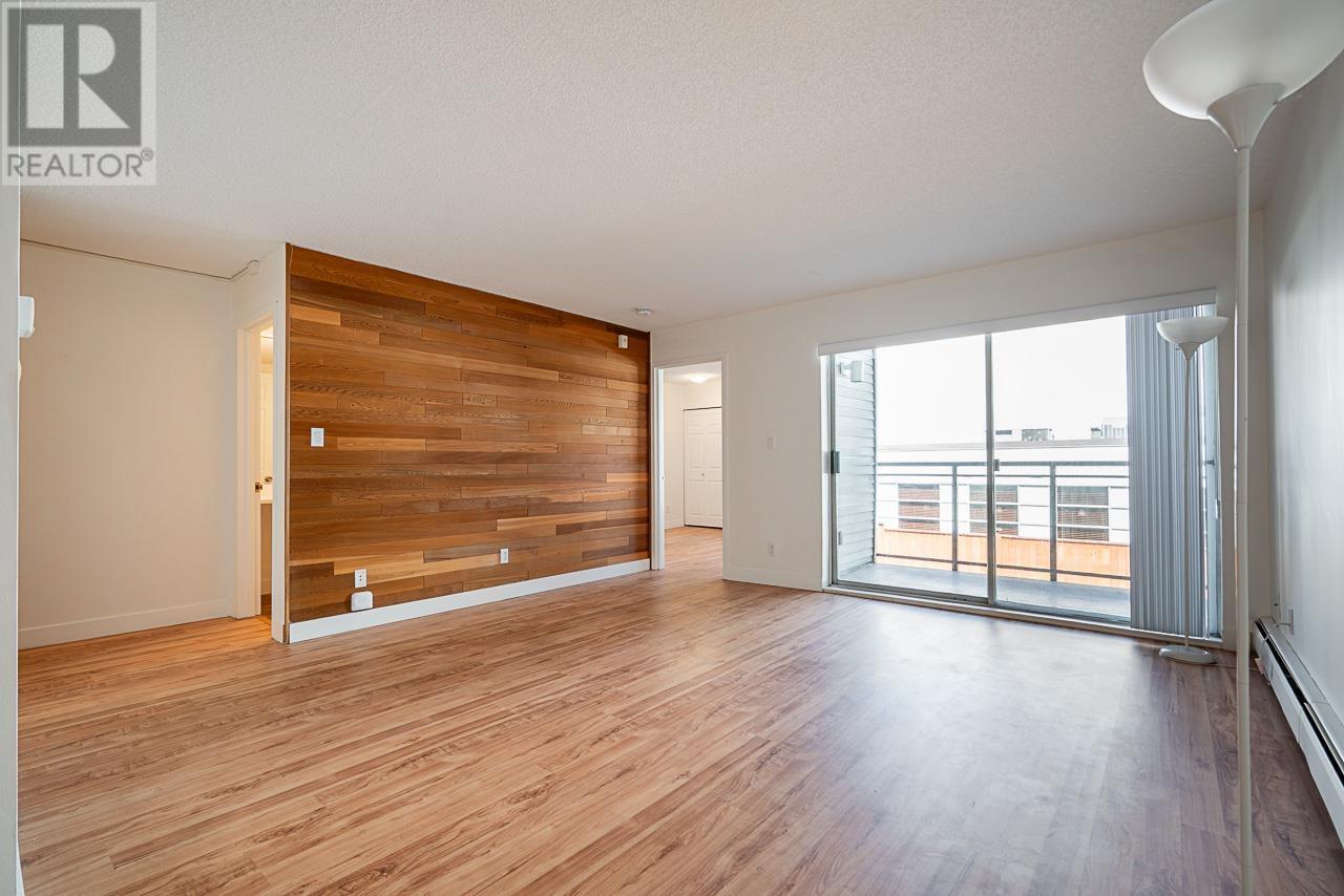 Photo 13 of 208 1550 Chesterfield Avenue, North Vancouver BC