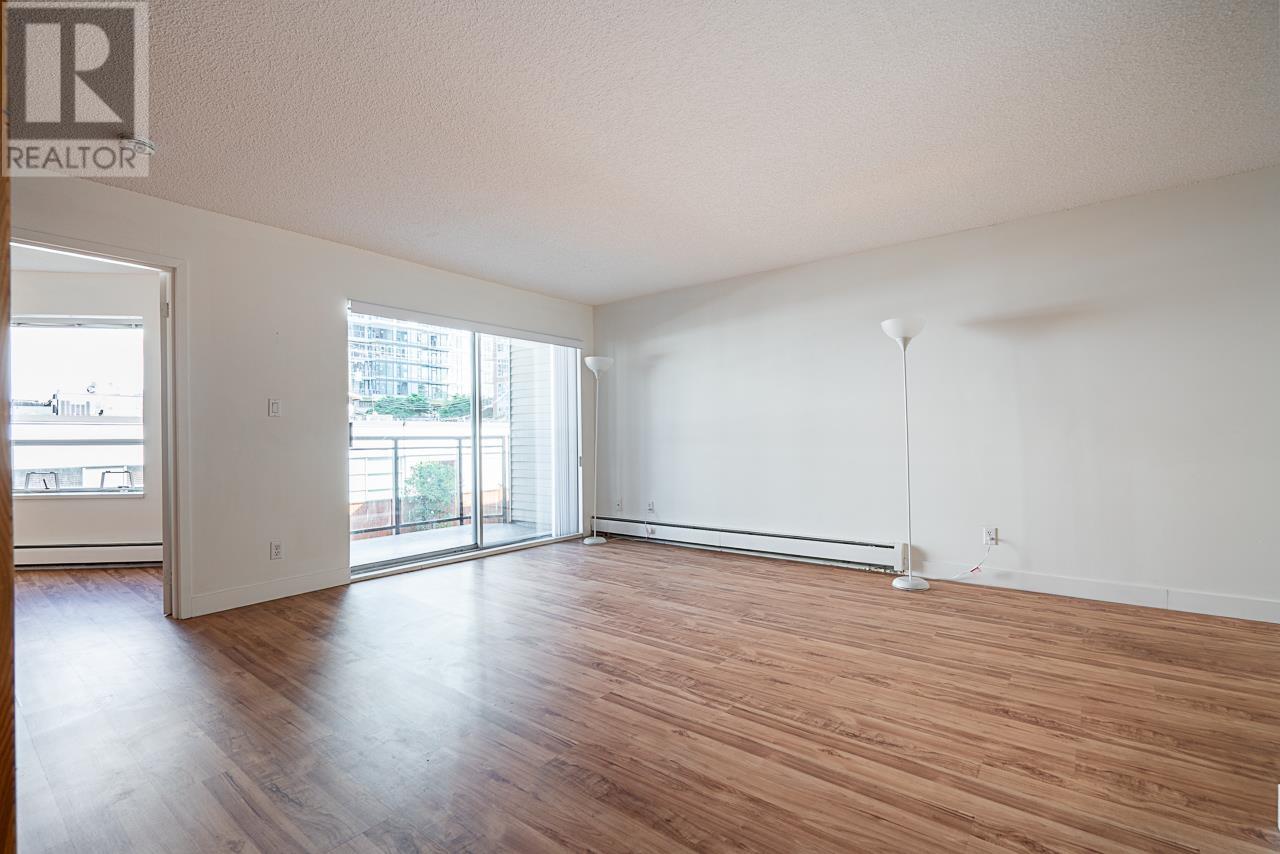 Photo 14 of 208 1550 Chesterfield Avenue, North Vancouver BC