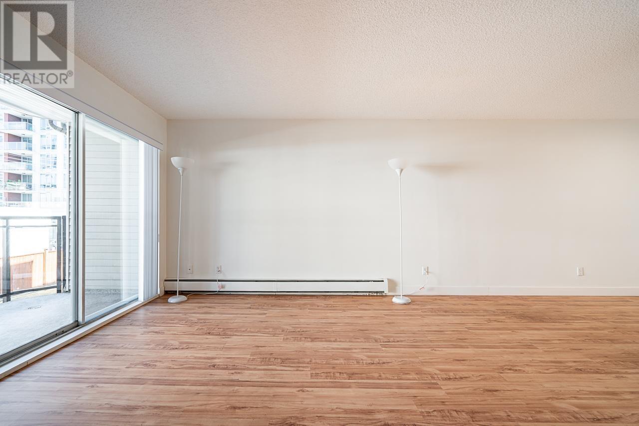 Photo 15 of 208 1550 Chesterfield Avenue, North Vancouver BC