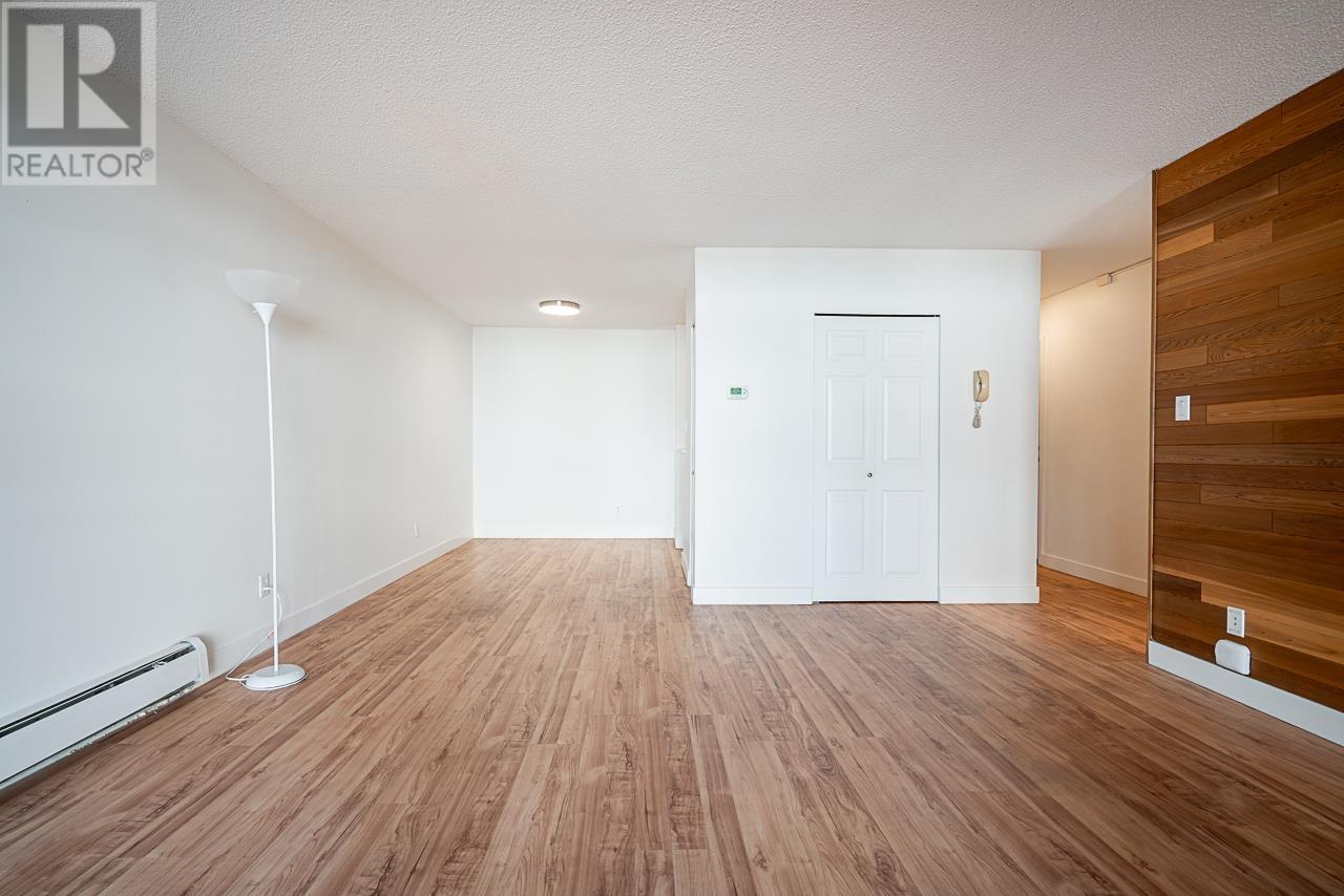 Photo 16 of 208 1550 Chesterfield Avenue, North Vancouver BC
