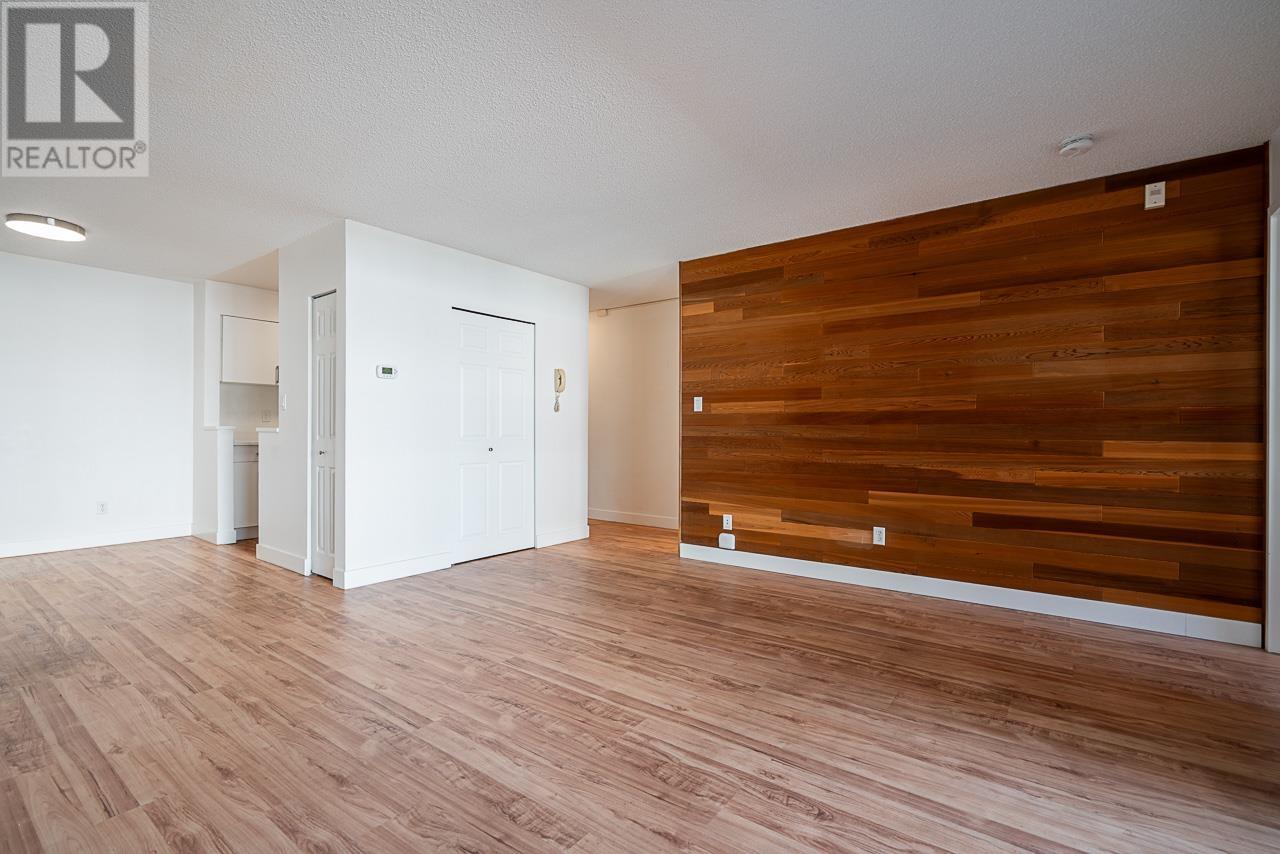 Photo 18 of 208 1550 Chesterfield Avenue, North Vancouver BC
