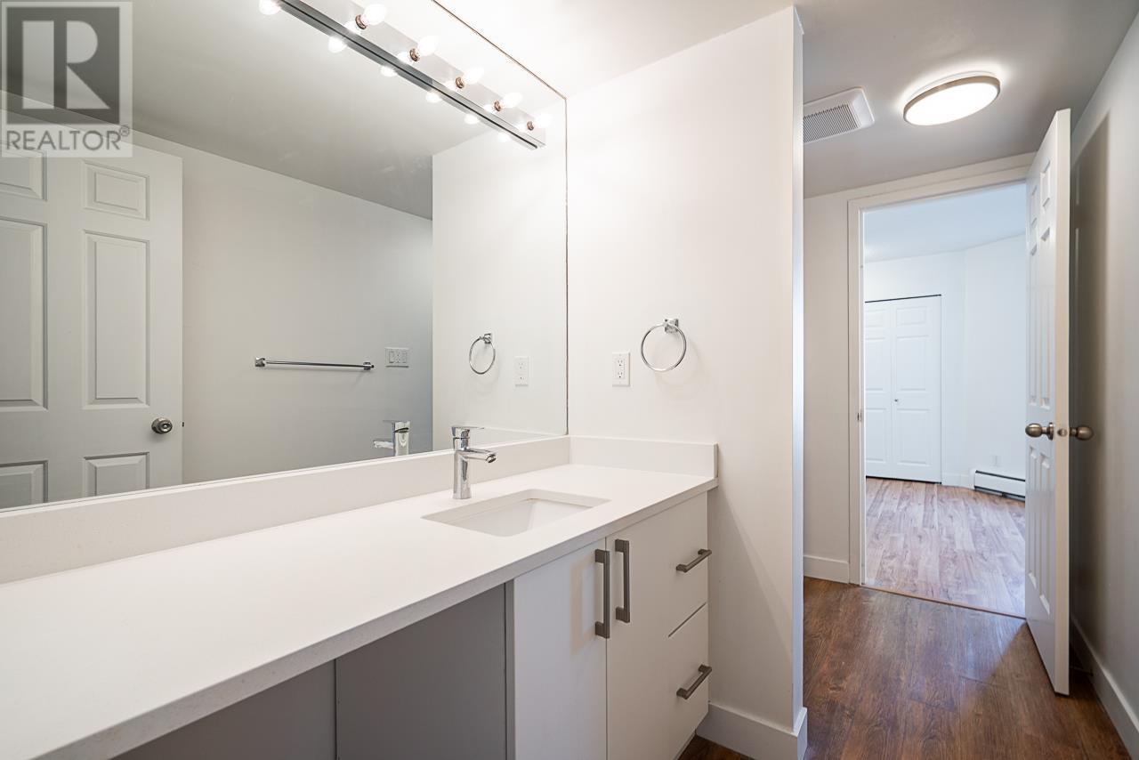 Photo 22 of 208 1550 Chesterfield Avenue, North Vancouver BC