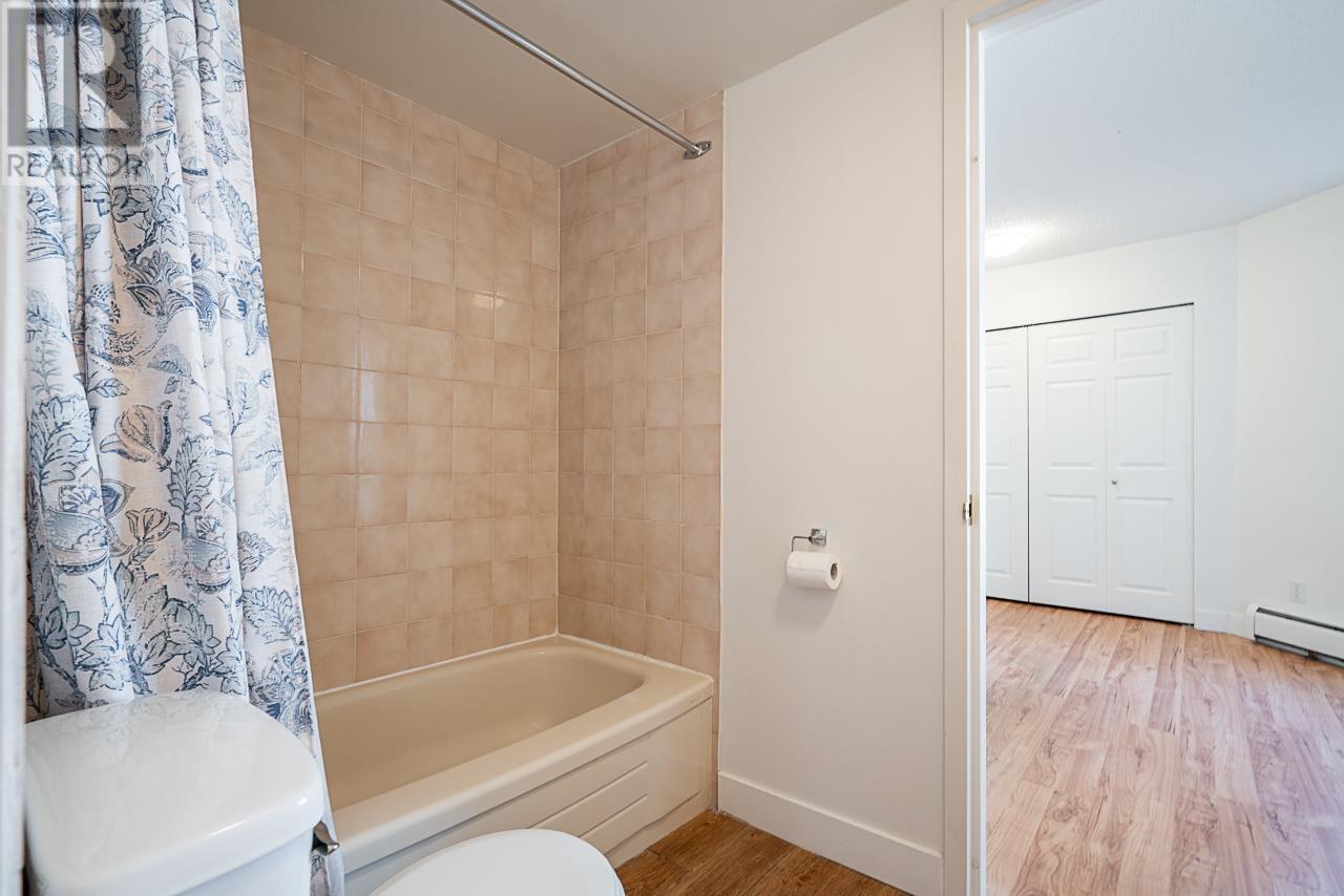 Photo 23 of 208 1550 Chesterfield Avenue, North Vancouver BC
