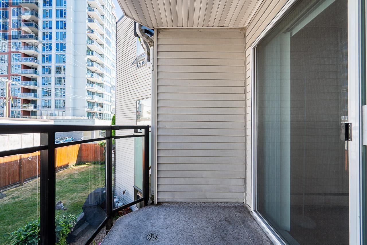 Photo 25 of 208 1550 Chesterfield Avenue, North Vancouver BC