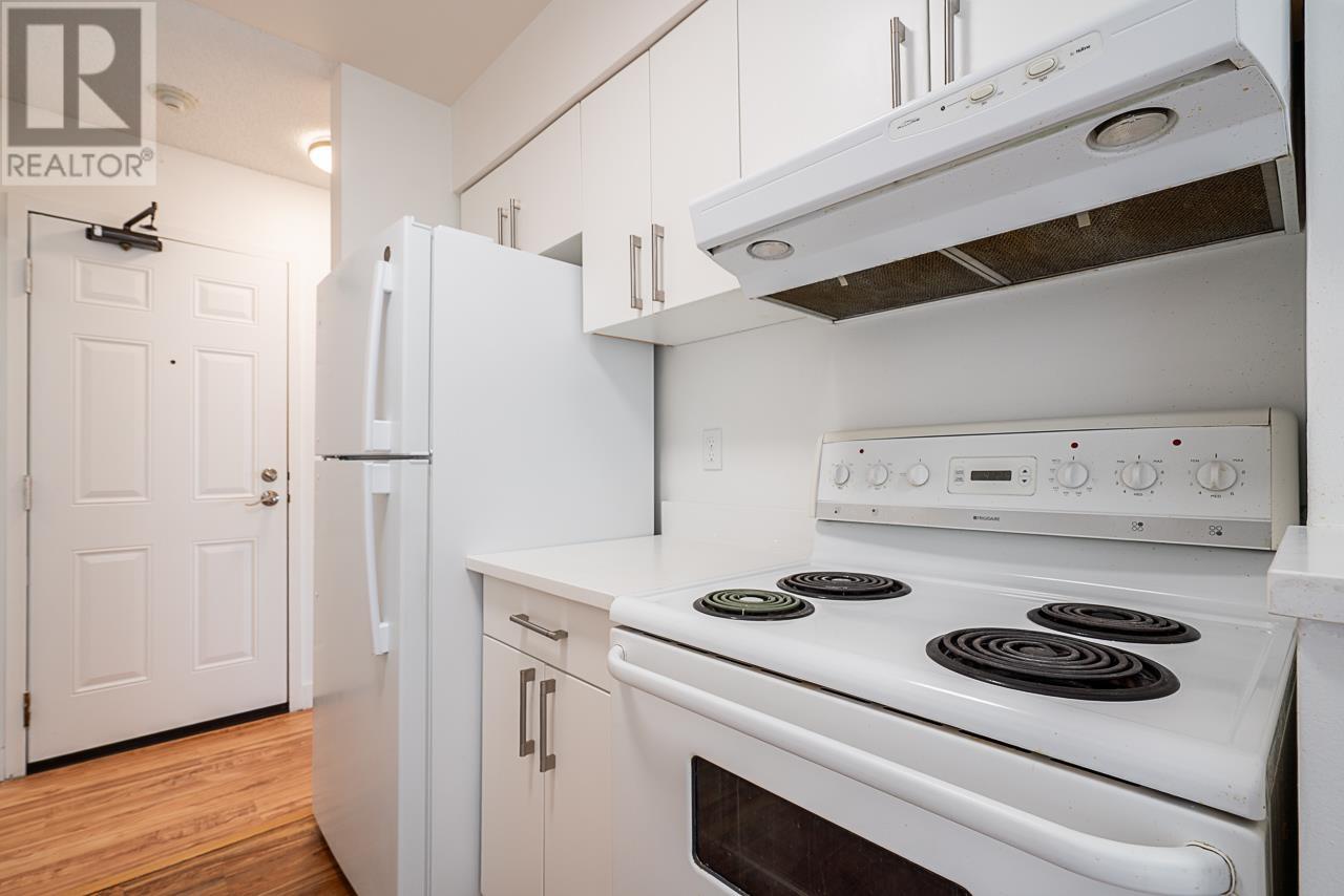 Photo 8 of 208 1550 Chesterfield Avenue, North Vancouver BC