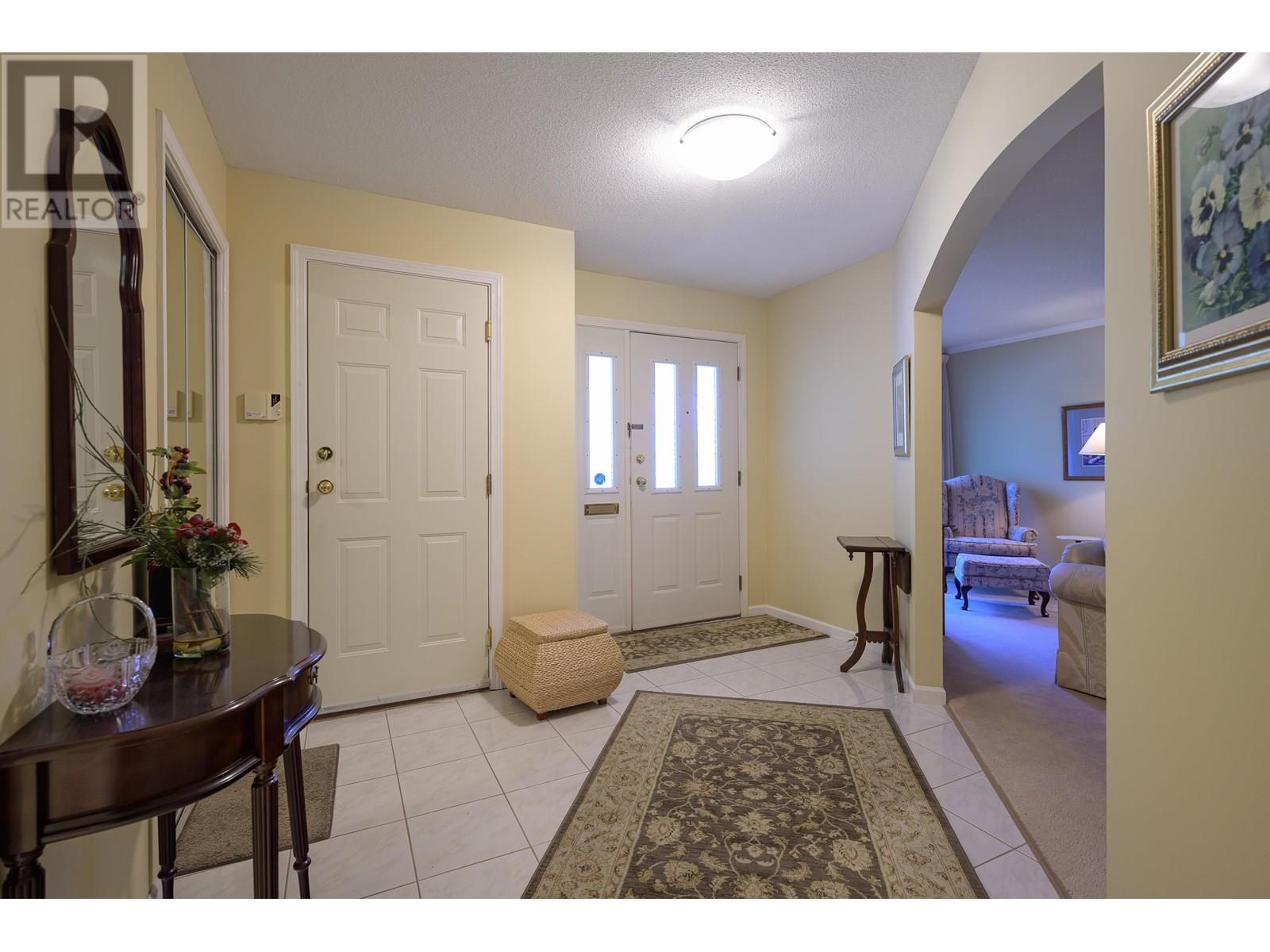 Photo 3 of 4814 Glendale Avenue, Ladner BC