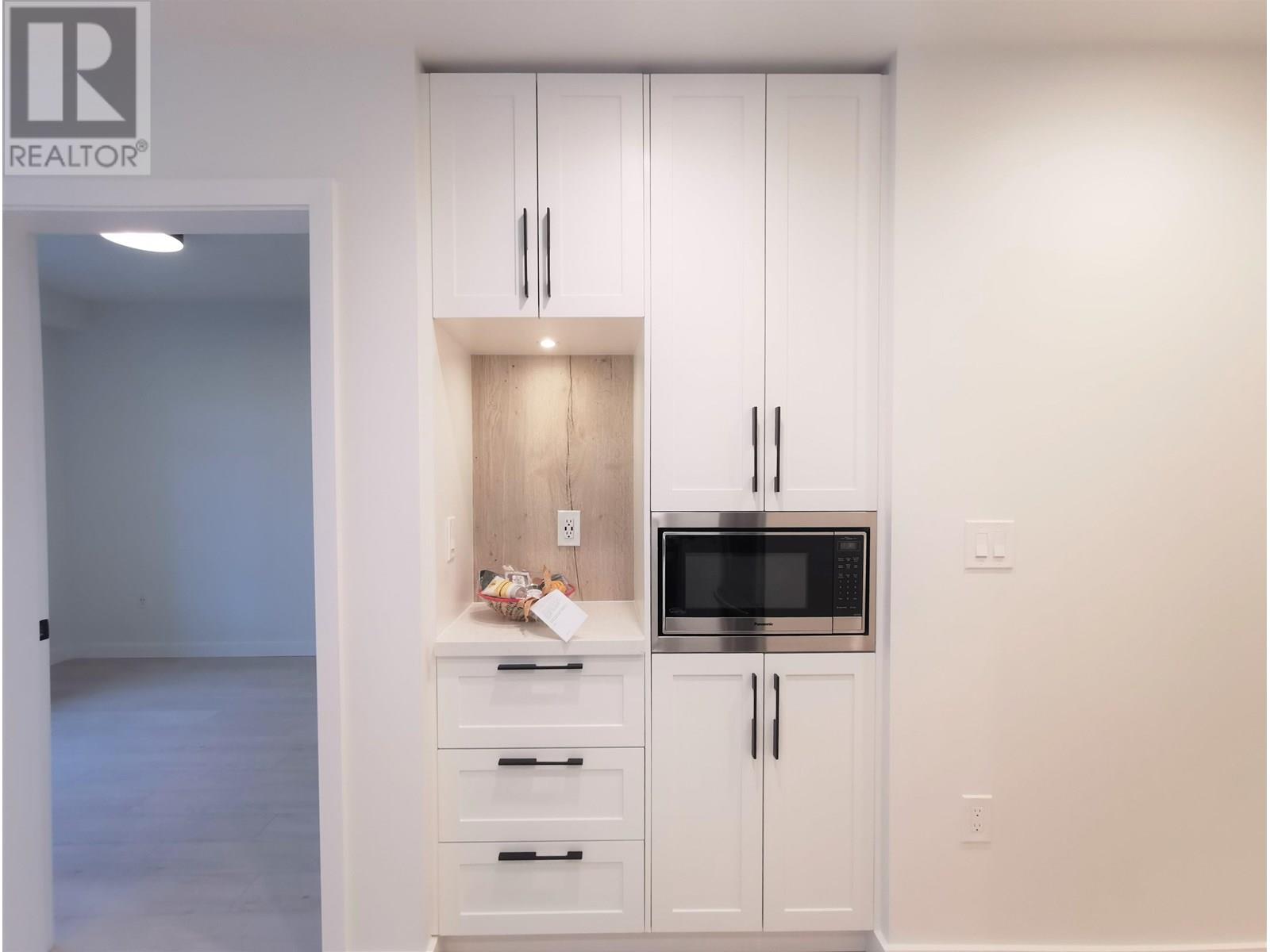 Photo 11 of 104 3038 St George Street, Port Moody BC